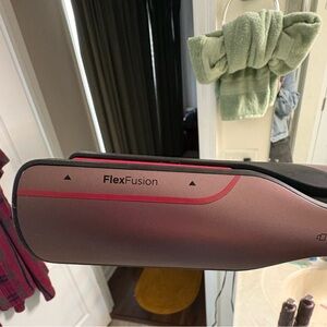 FlexFusion Hair Straightener - Black and Red